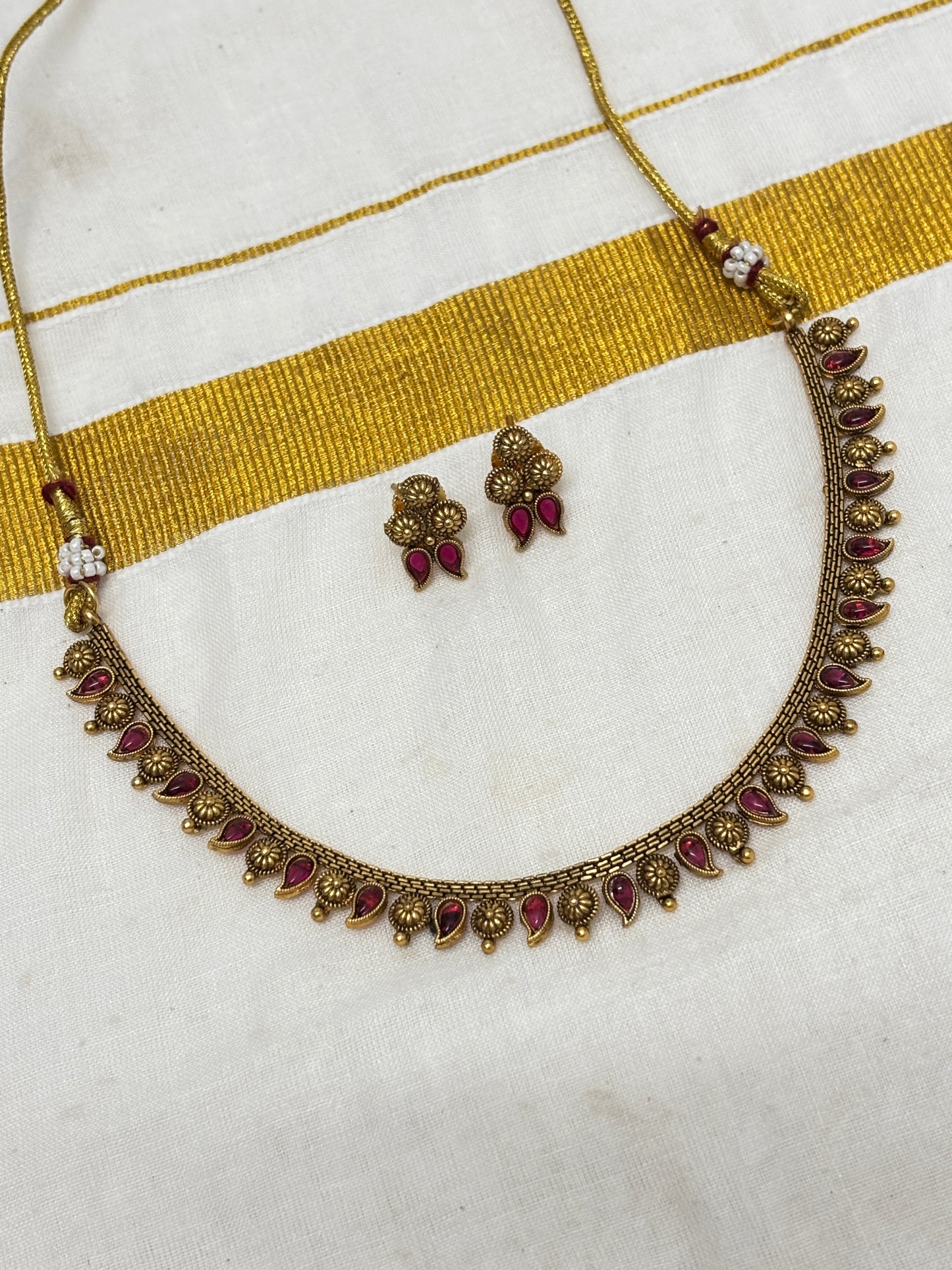 Mango motif (small) Necklace -Ruby pink