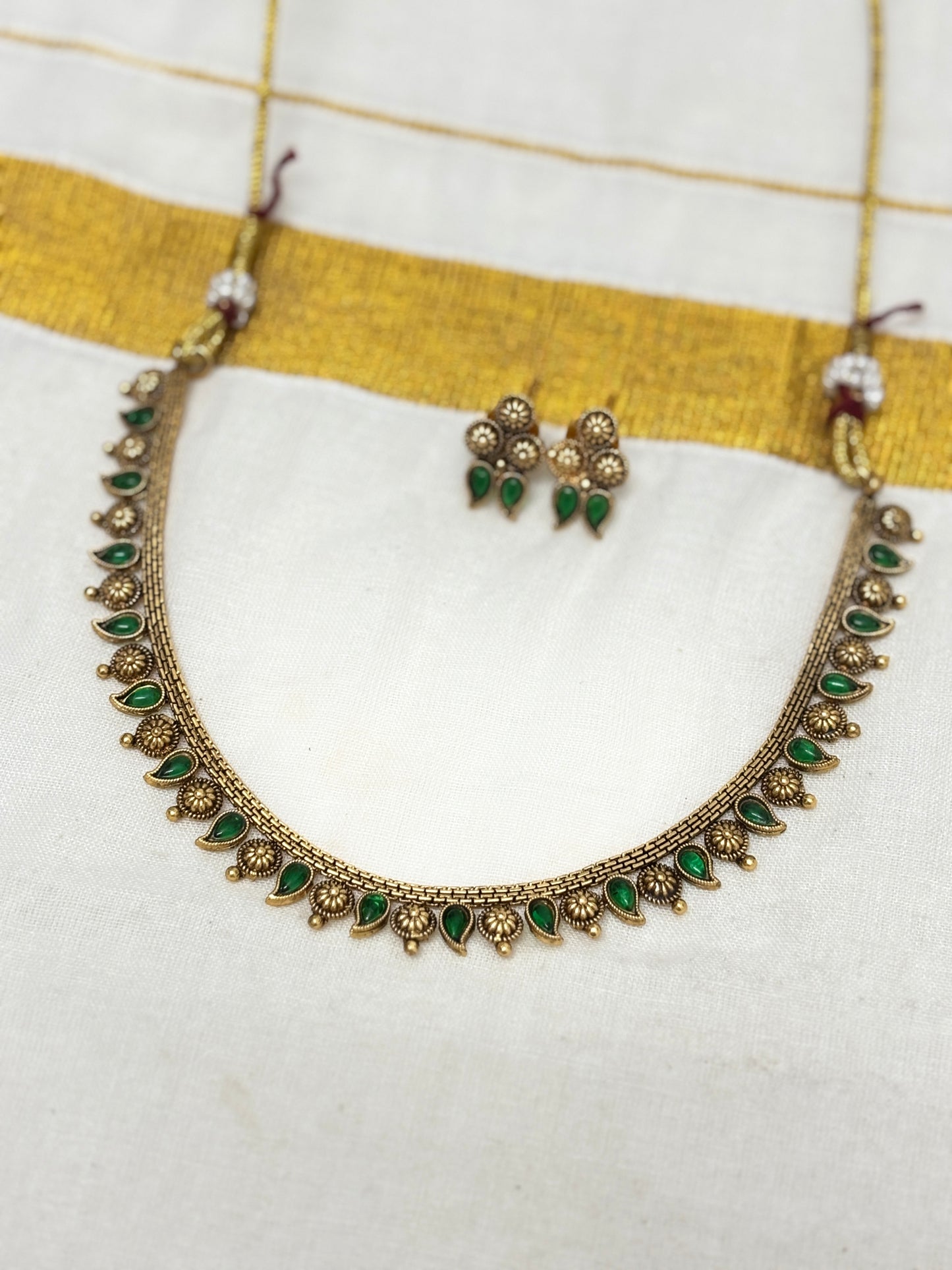Mango motif (small) Necklace (green)