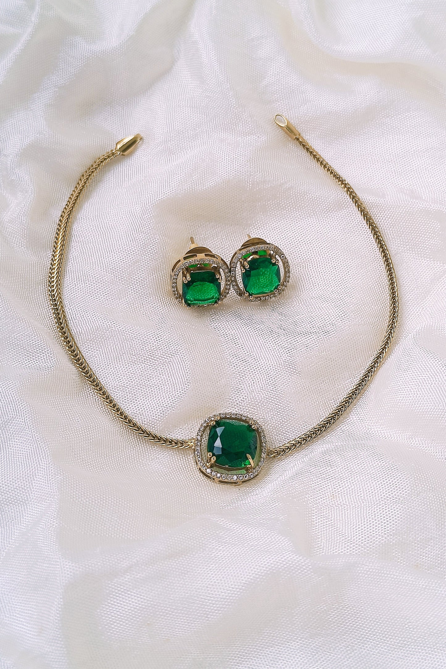Thaara Short Necklace Green