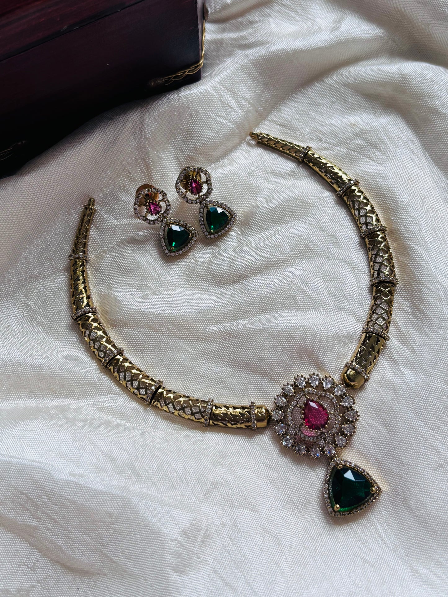 Kanthika Short Necklace