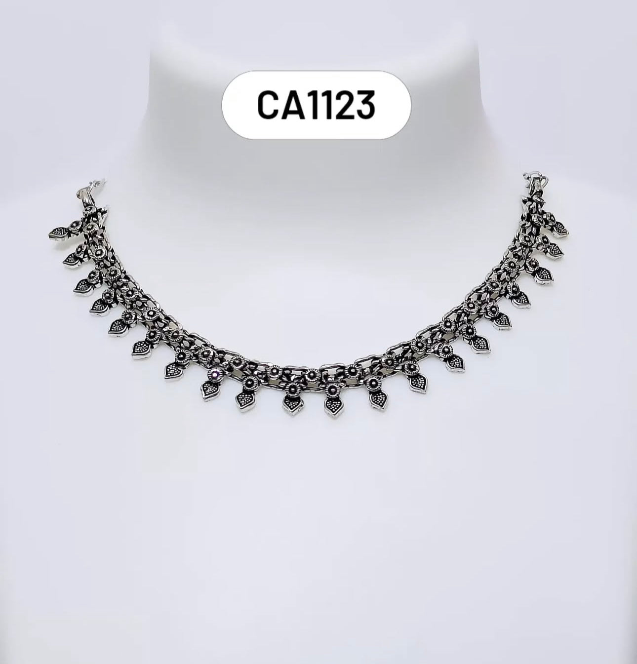 Leaf drop oxidised short necklace