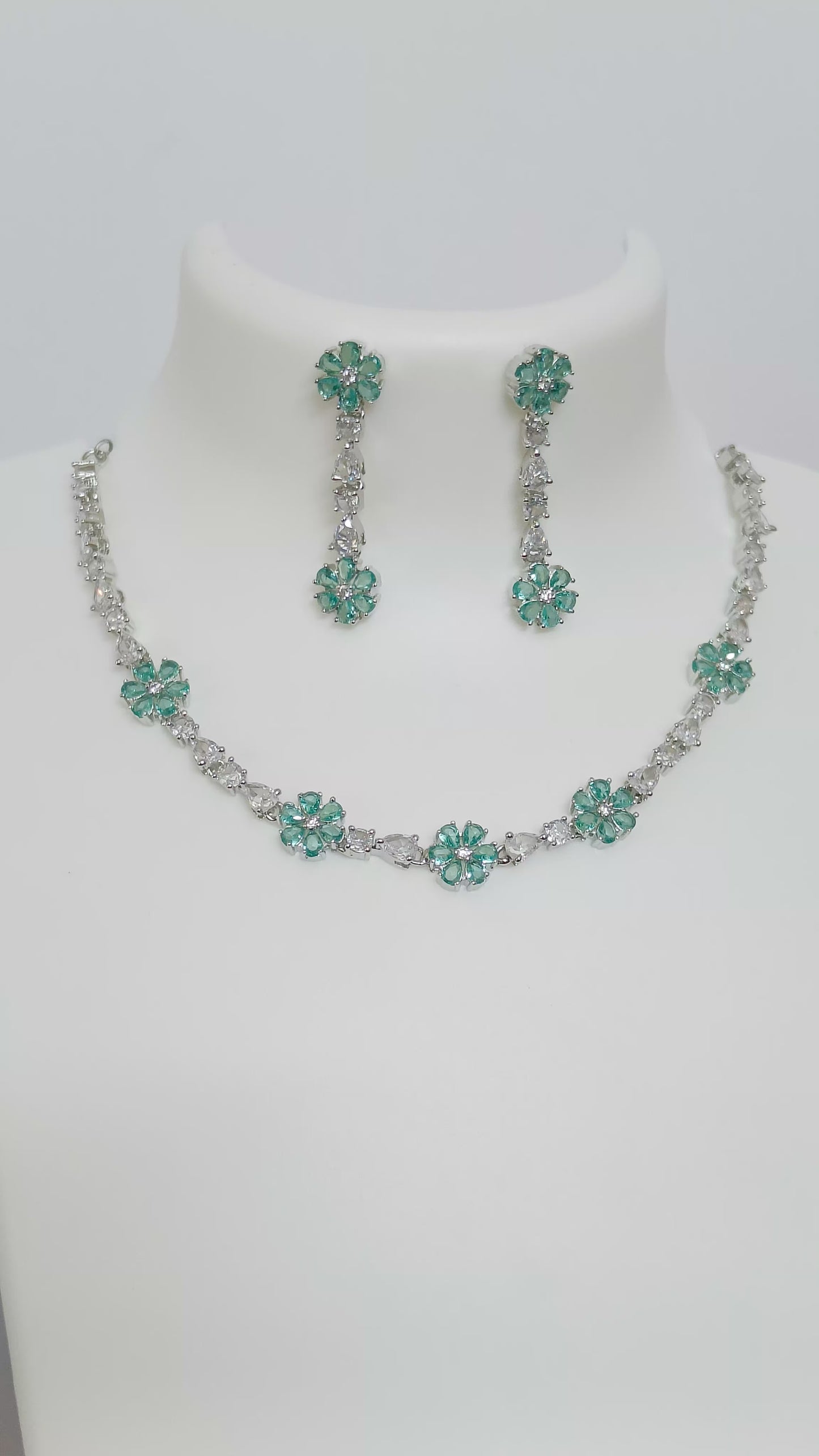 Flower Pattern AD Short Necklace Sea Green
