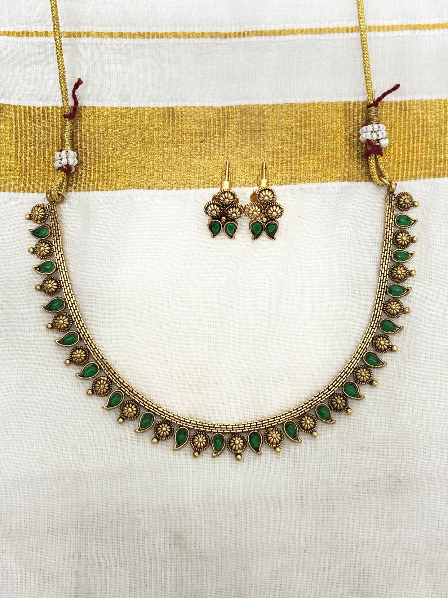 Mango motif (small) Necklace (green)