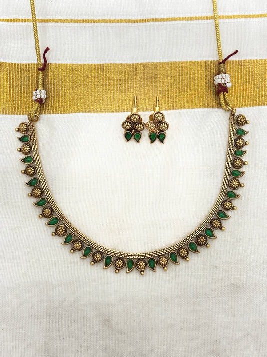 Mango motif (small) Necklace (green)