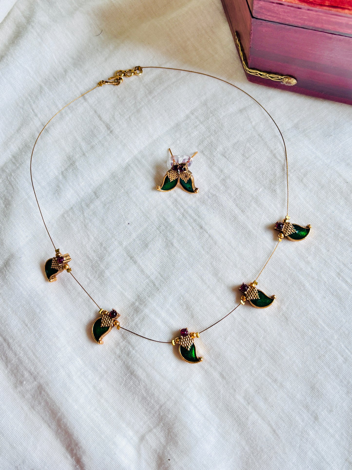 Green Mango Invisible Necklace