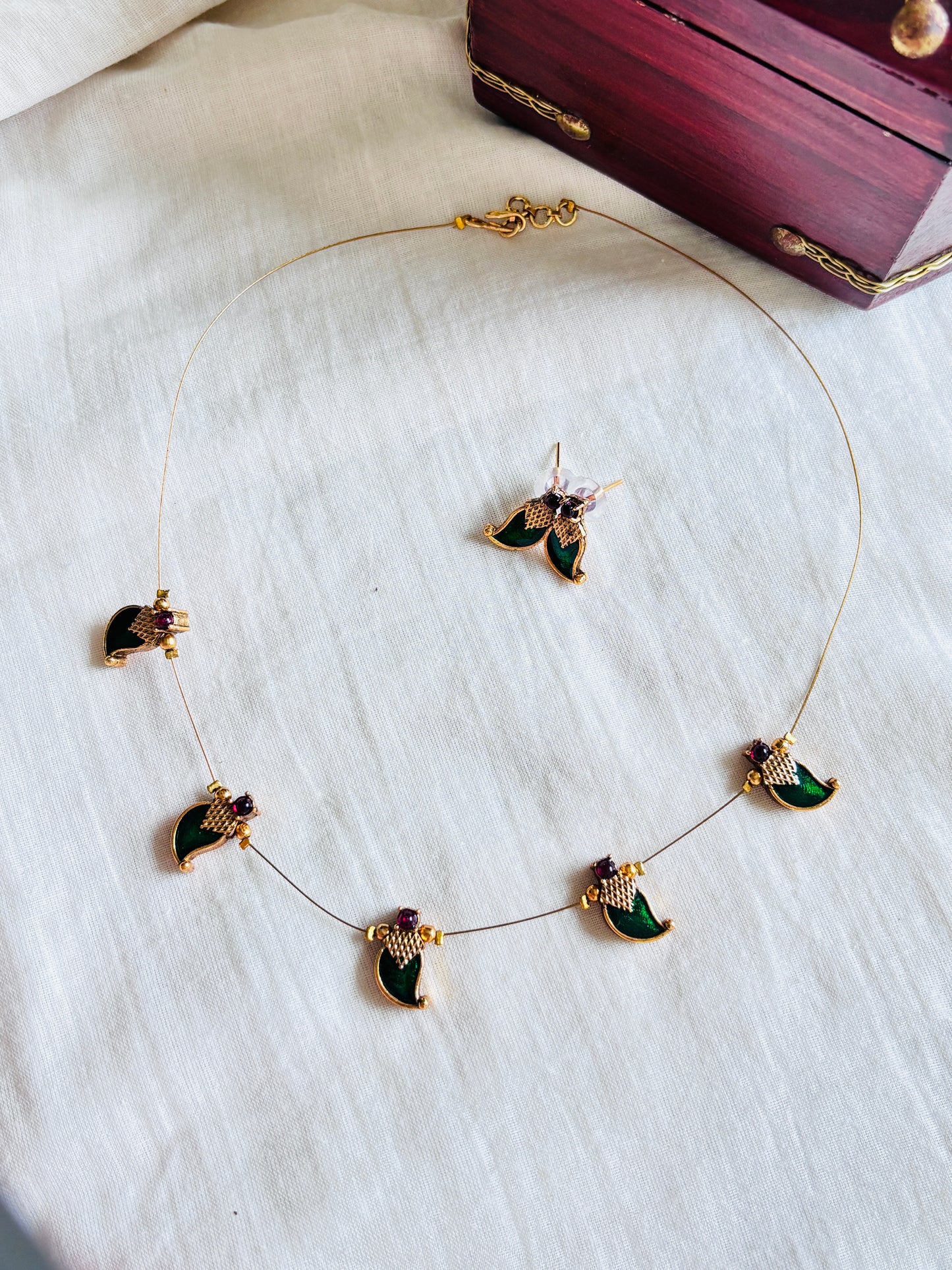 Green Mango Invisible Necklace
