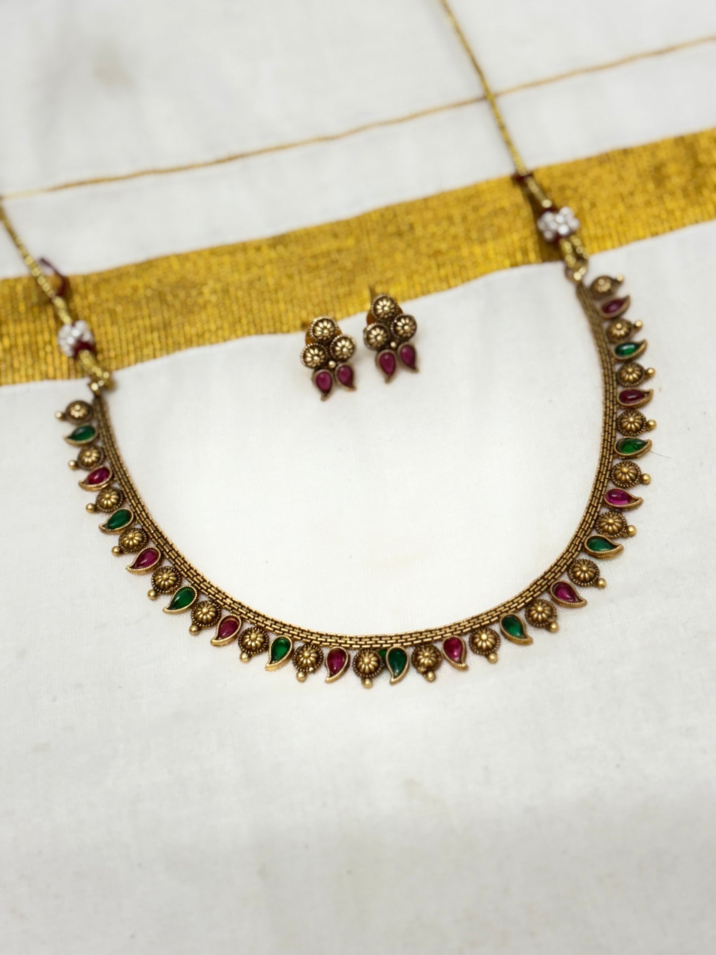 Mango motif (small) Necklace (pink&green)