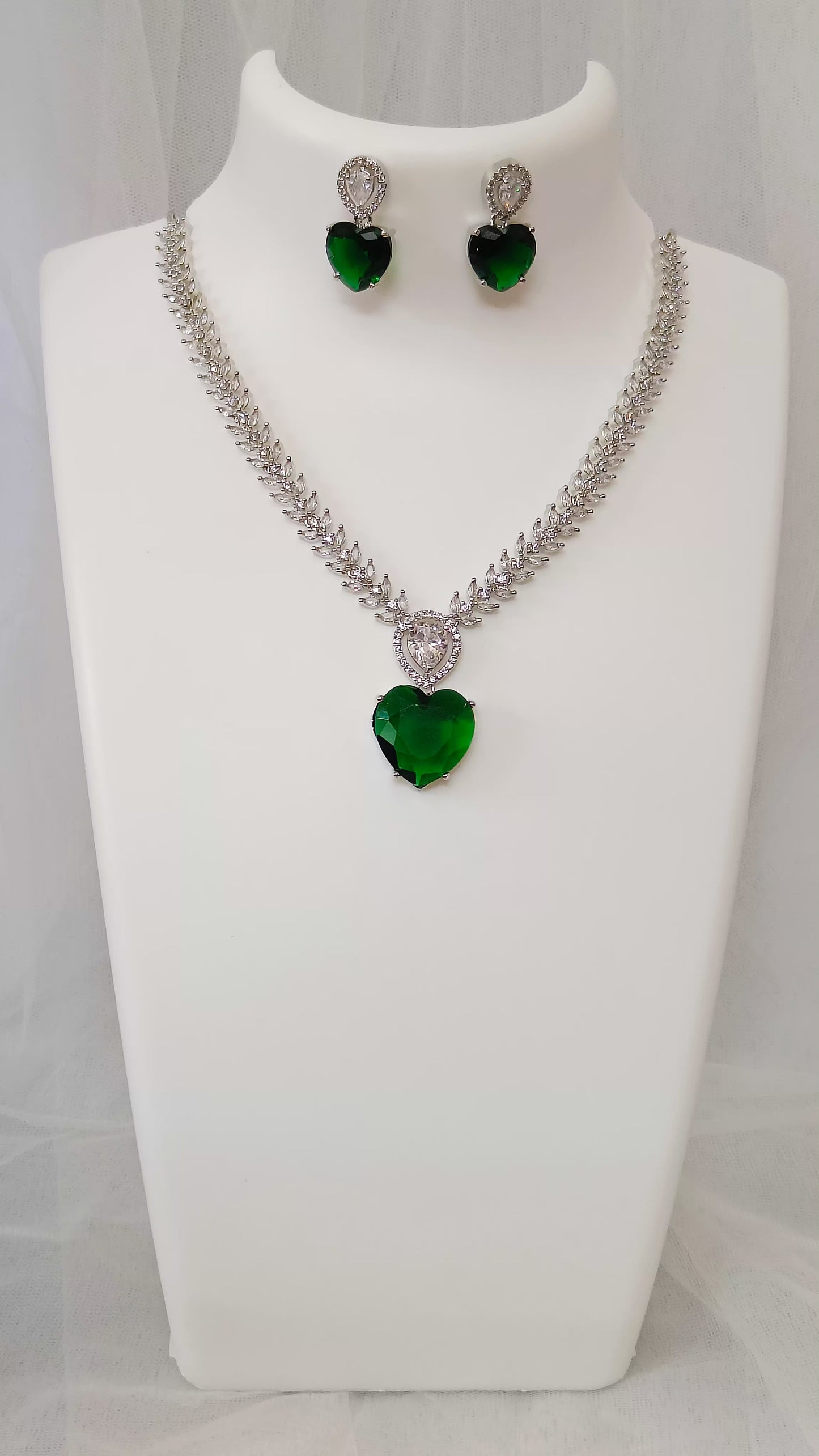 Emerald Elegance Necklace