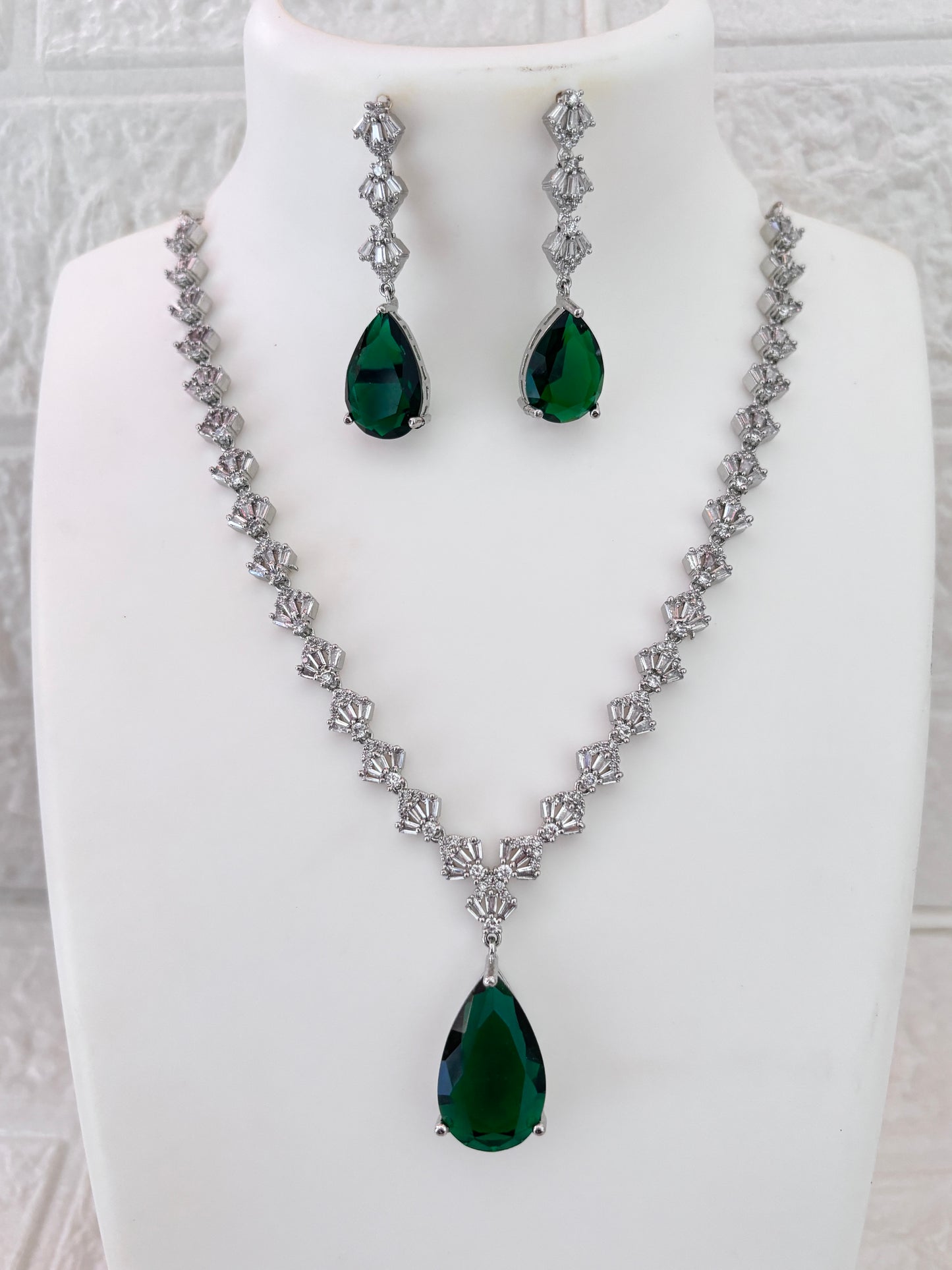 Elara drop necklace-Green