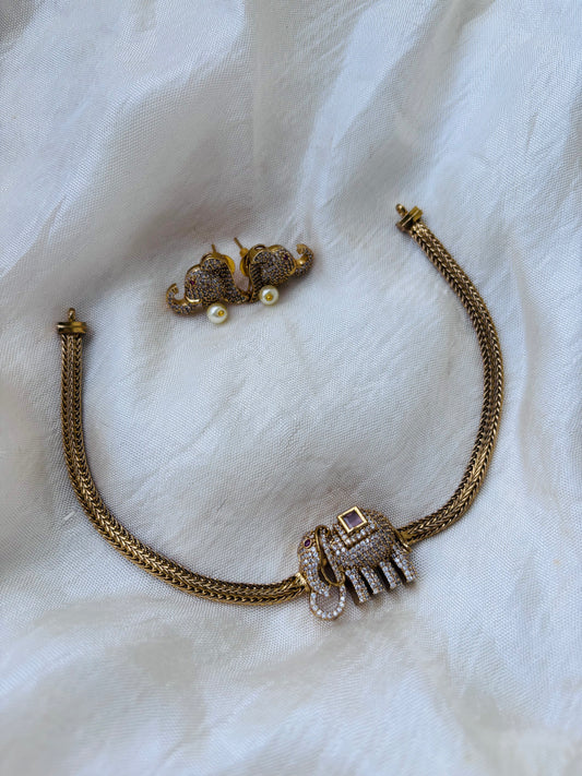 Airavath Short Necklace Pink Stone