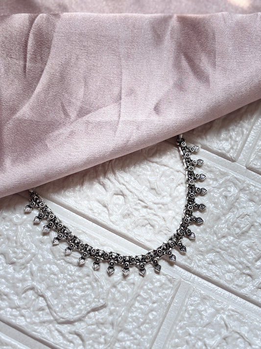 Leaf drop oxidised short necklace