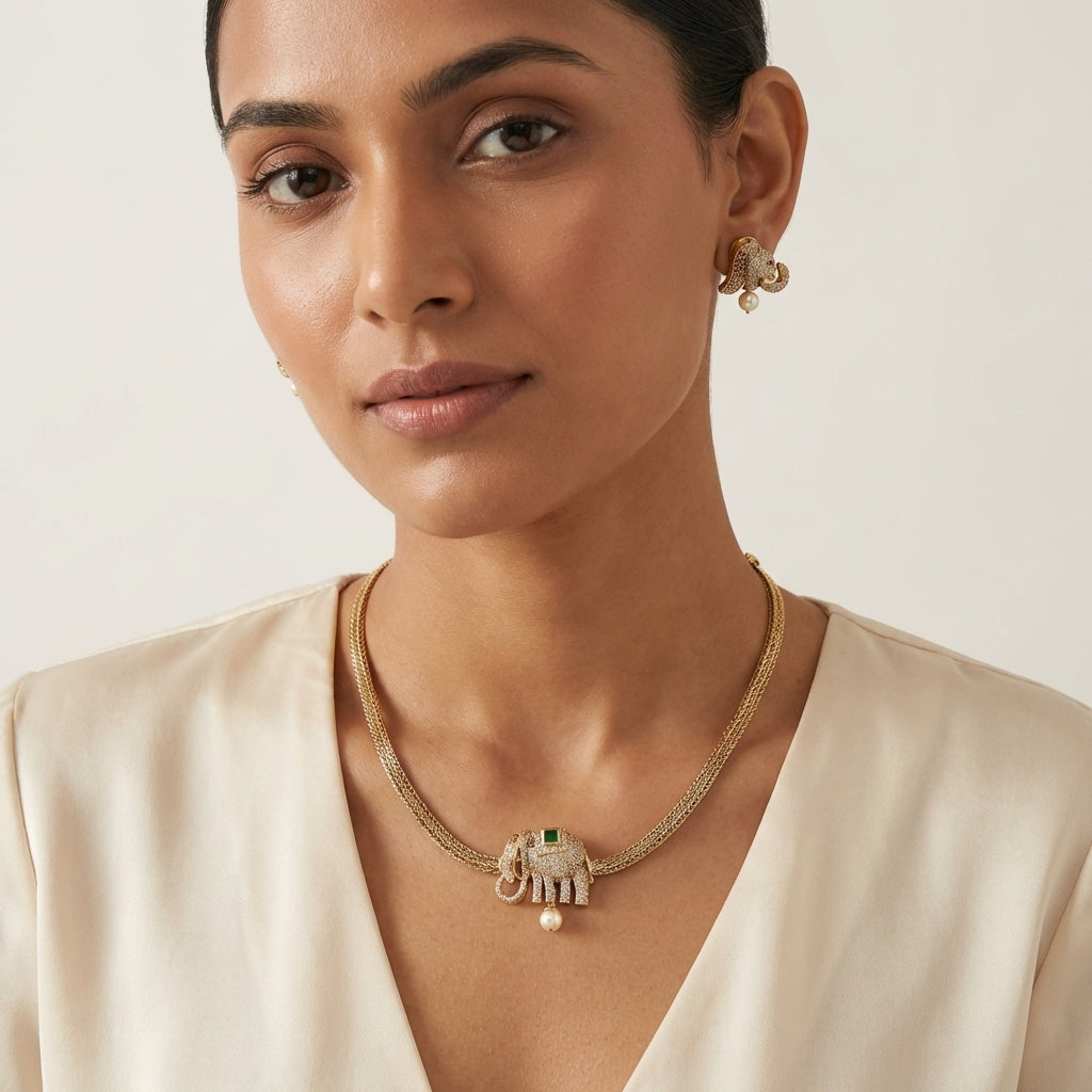 Airavath Short Necklace Green Stone