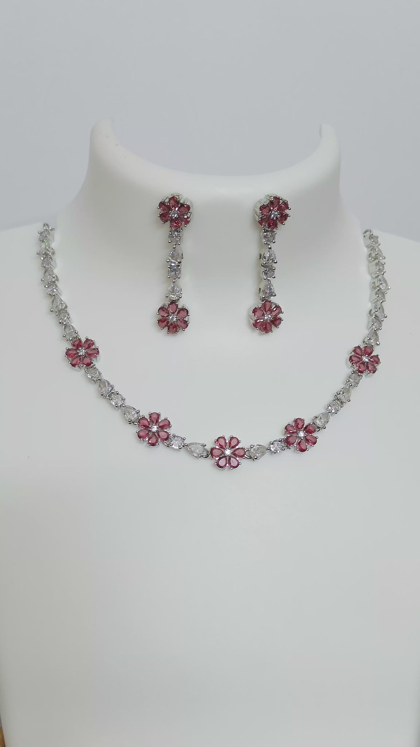 Flower Pattern AD Short Necklace Red